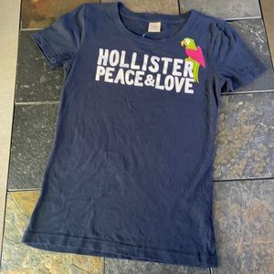 Hollister Peace & Love T-shirt w/ Parrot (NWT)
